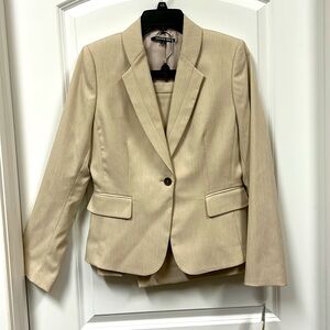 NWT Jacket and skirt fully lined suit.